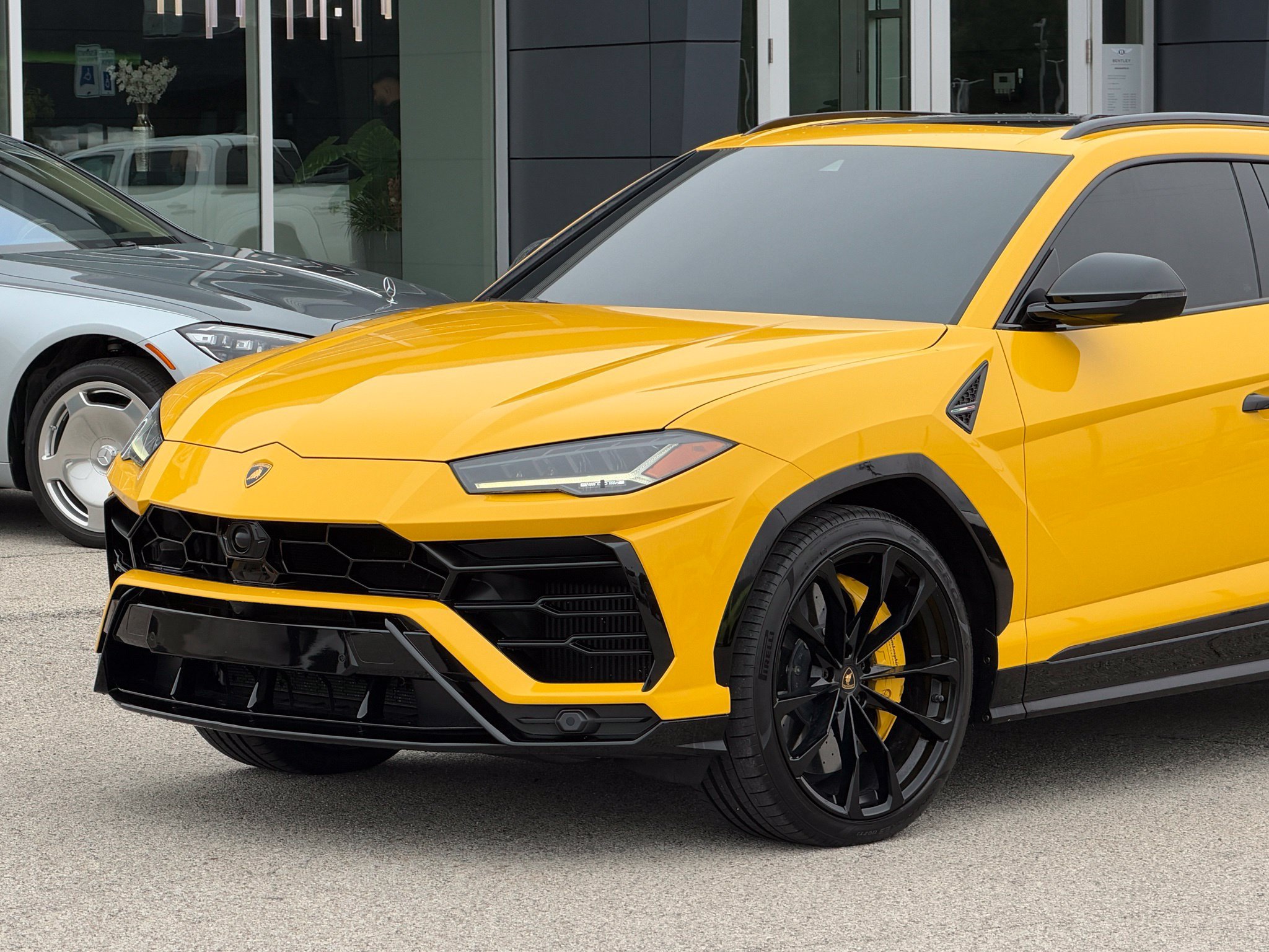 Used 2022 Lamborghini Urus AWD/4WD image 15