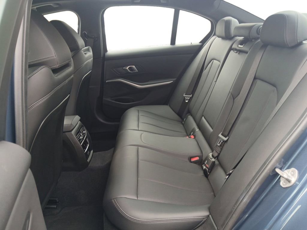 Used 2025 BMW 330i Sedan RWD image 13
