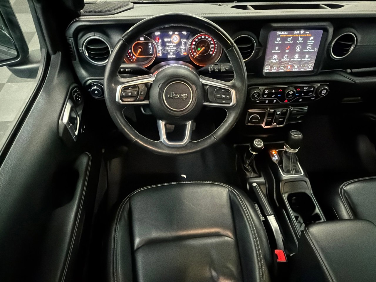 Used 2019 Jeep Wrangler Unlimited Sahara w/ Uconnect 4C Nav & Sound Group image 20