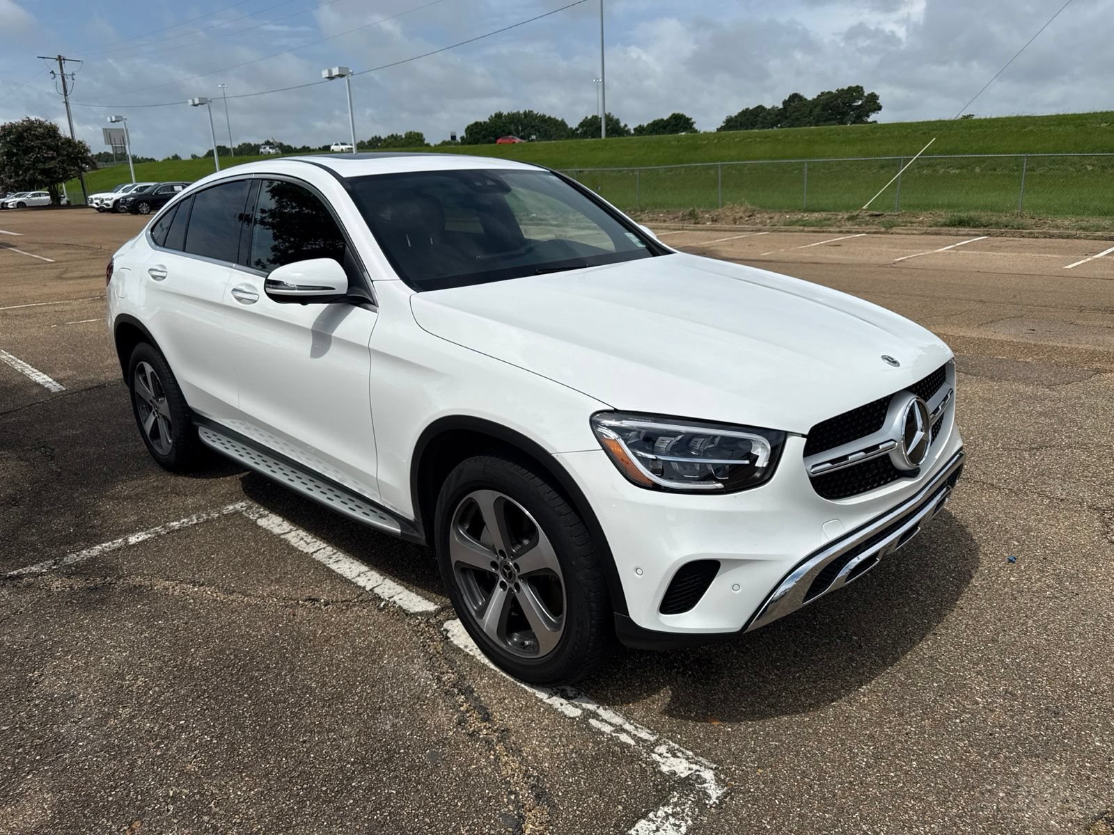 Used 2023 Mercedes-Benz GLC 300 4MATIC Coupe image 3