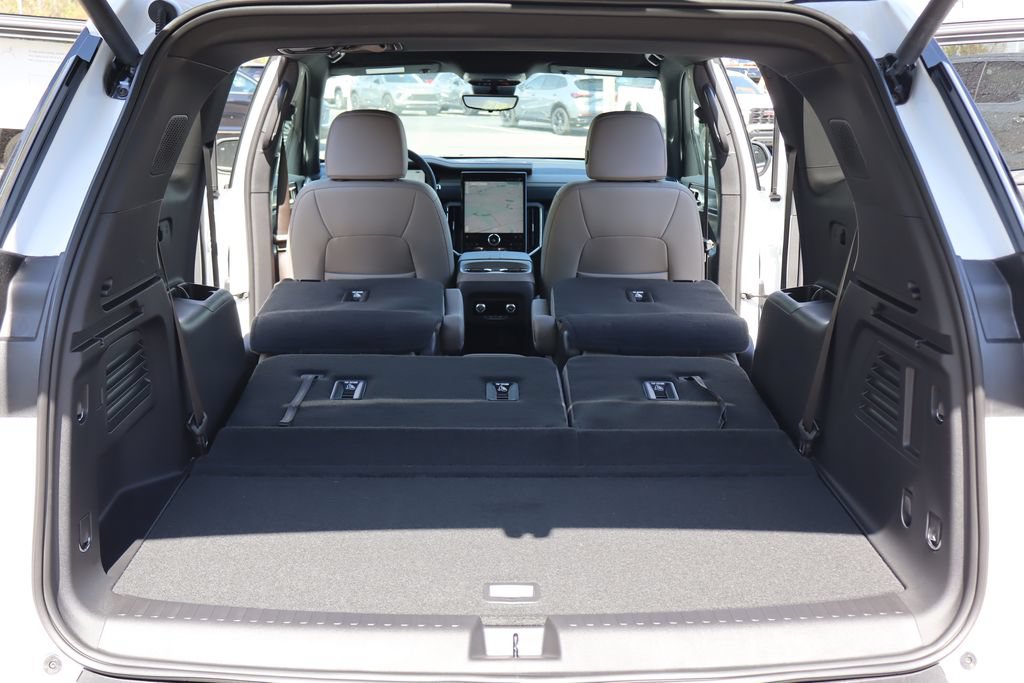 New 2026 GMC Acadia Elevation w/ Elevation Premium Package AWD/4WD image 8