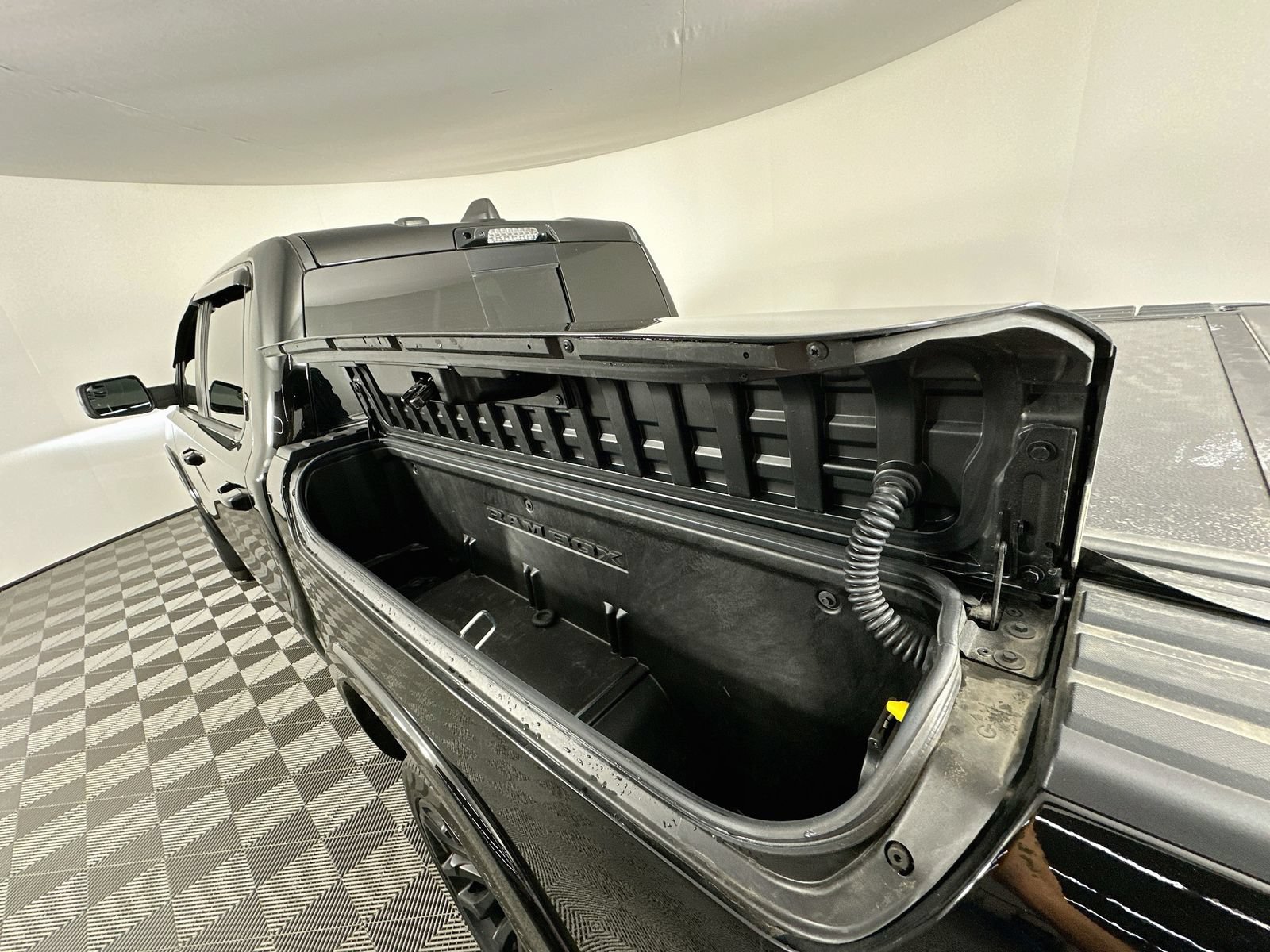 Used 2025 RAM 1500 Limited AWD/4WD image 30