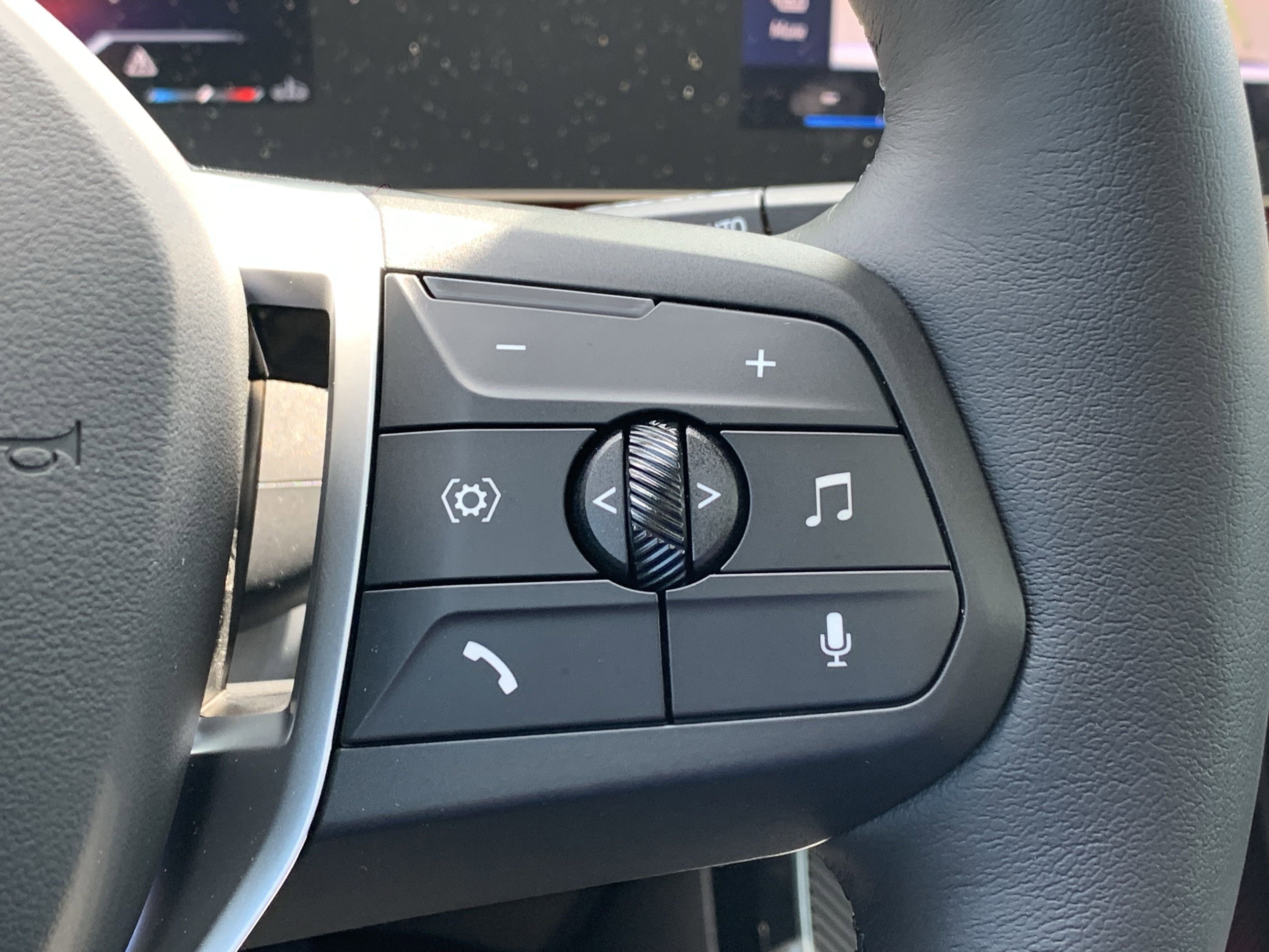 Used 2025 BMW X1 xDrive28i w/ Technology Package image 22