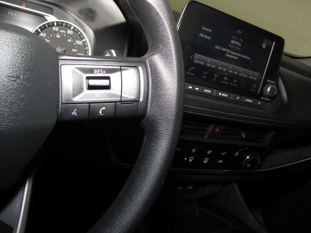 Used 2025 Nissan Rogue S image 6