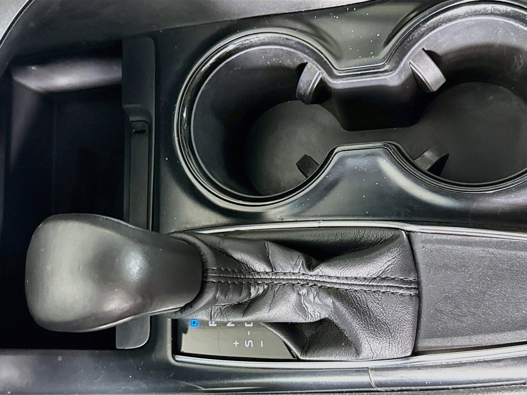Used 2019 Toyota Camry SE FWD image 19
