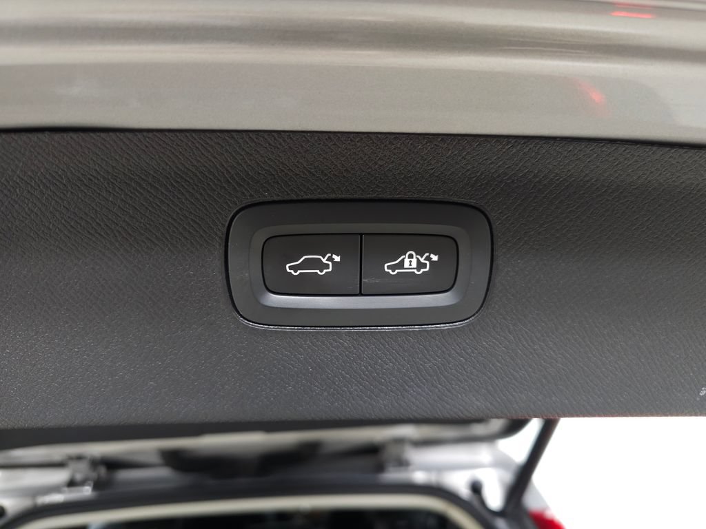 Certified 2025 Volvo XC90 B6 Plus w/ Protection Package AWD/4WD image 9