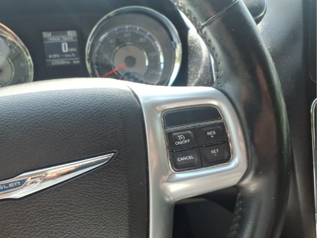 Used 2013 Chrysler Town & Country Touring-L w/ Driver Convenience Group FWD image 18
