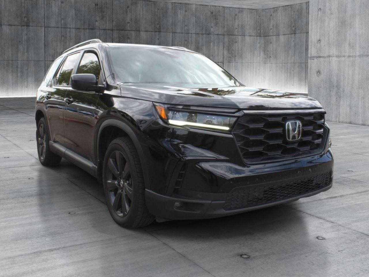 Used 2024 Honda Pilot Sport image 12
