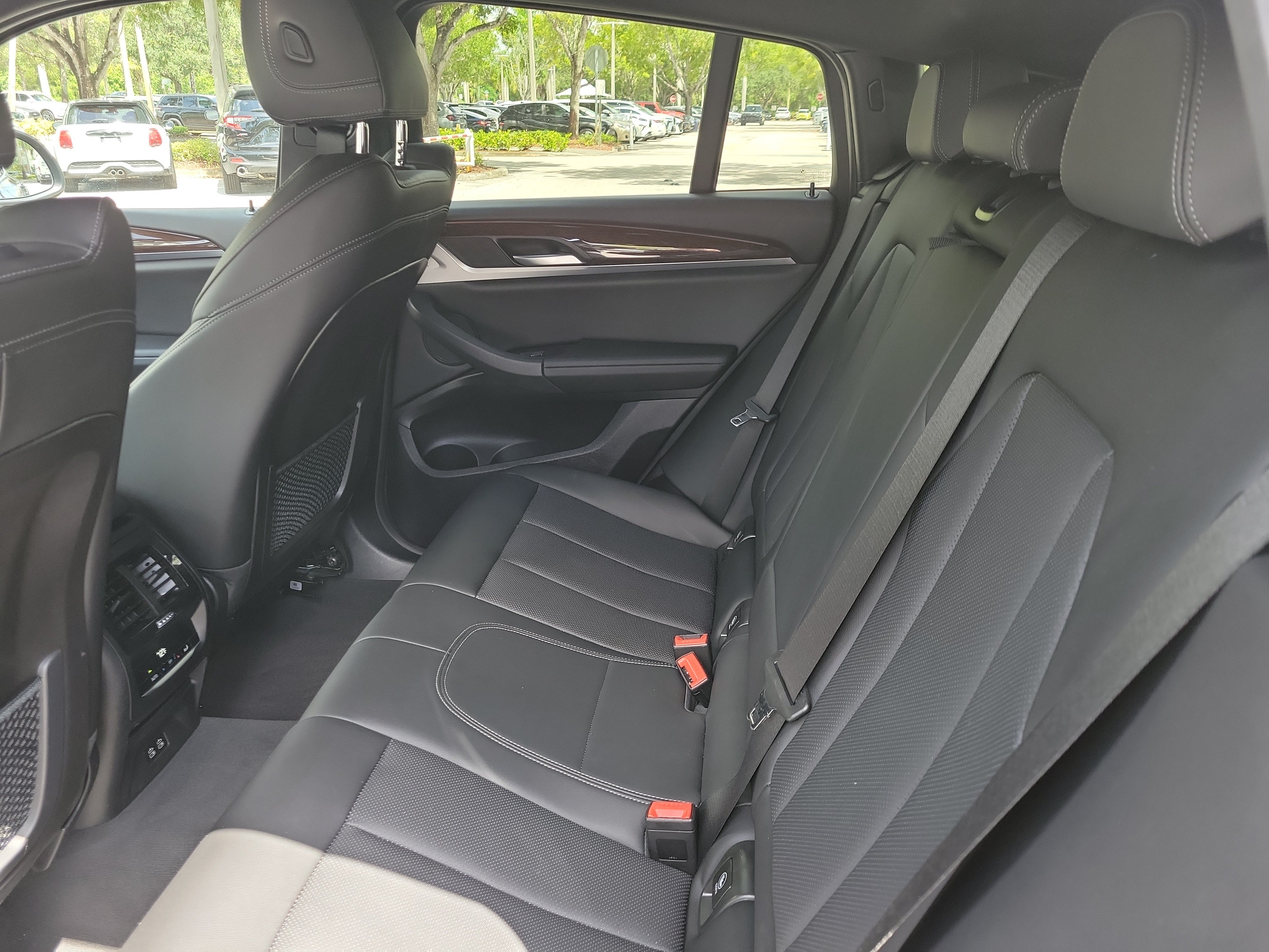 Used 2024 BMW X4 xDrive30i AWD/4WD image 7