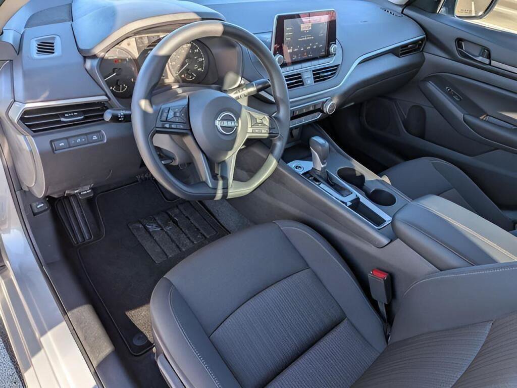 Certified 2025 Nissan Altima 2.5 S FWD image 10