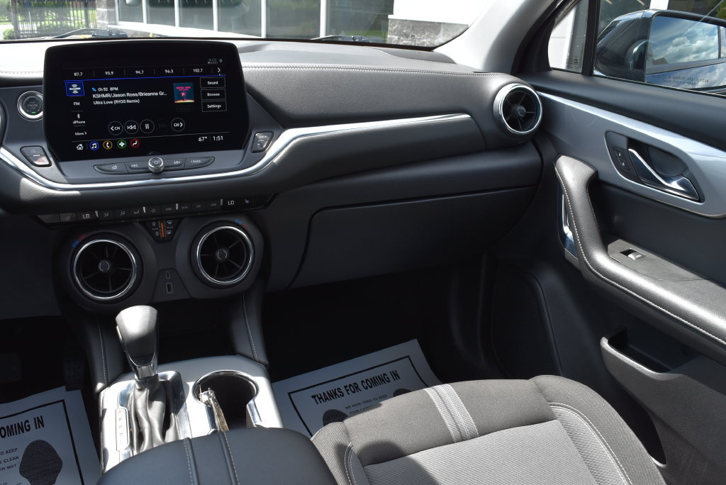 Used 2025 Chevrolet Blazer LT FWD image 12