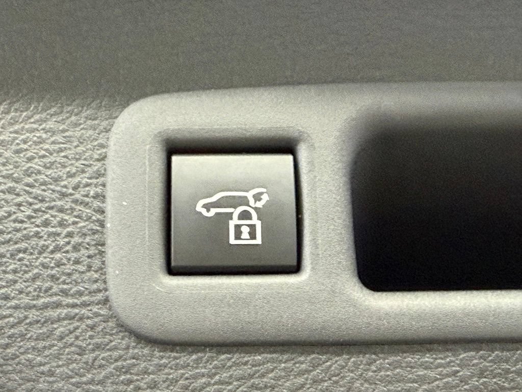 Used 2026 Toyota Sienna Limited FWD image 16