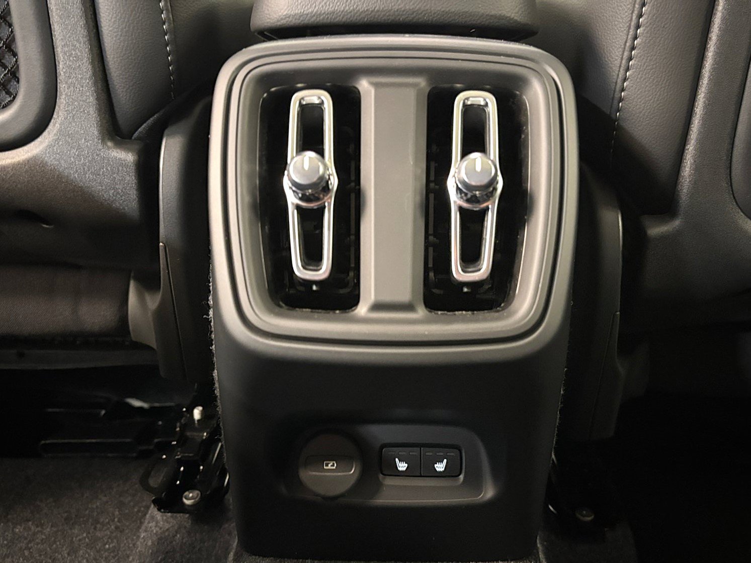 New 2026 Volvo XC40 B5 Plus AWD/4WD image 34