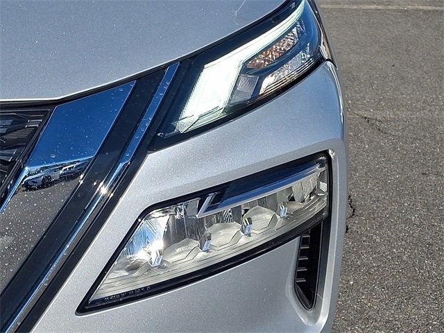 Used 2022 Nissan Rogue SV image 9