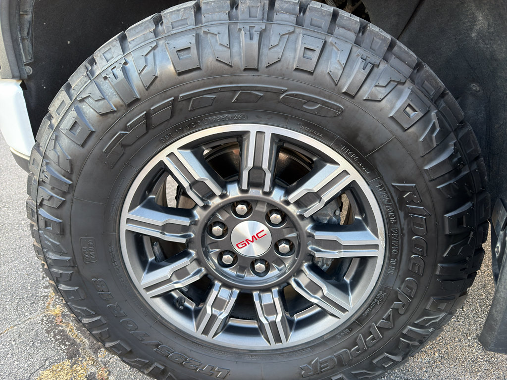 Used 2024 GMC Sierra 1500 AT4 w/ Technology Package AWD/4WD image 10
