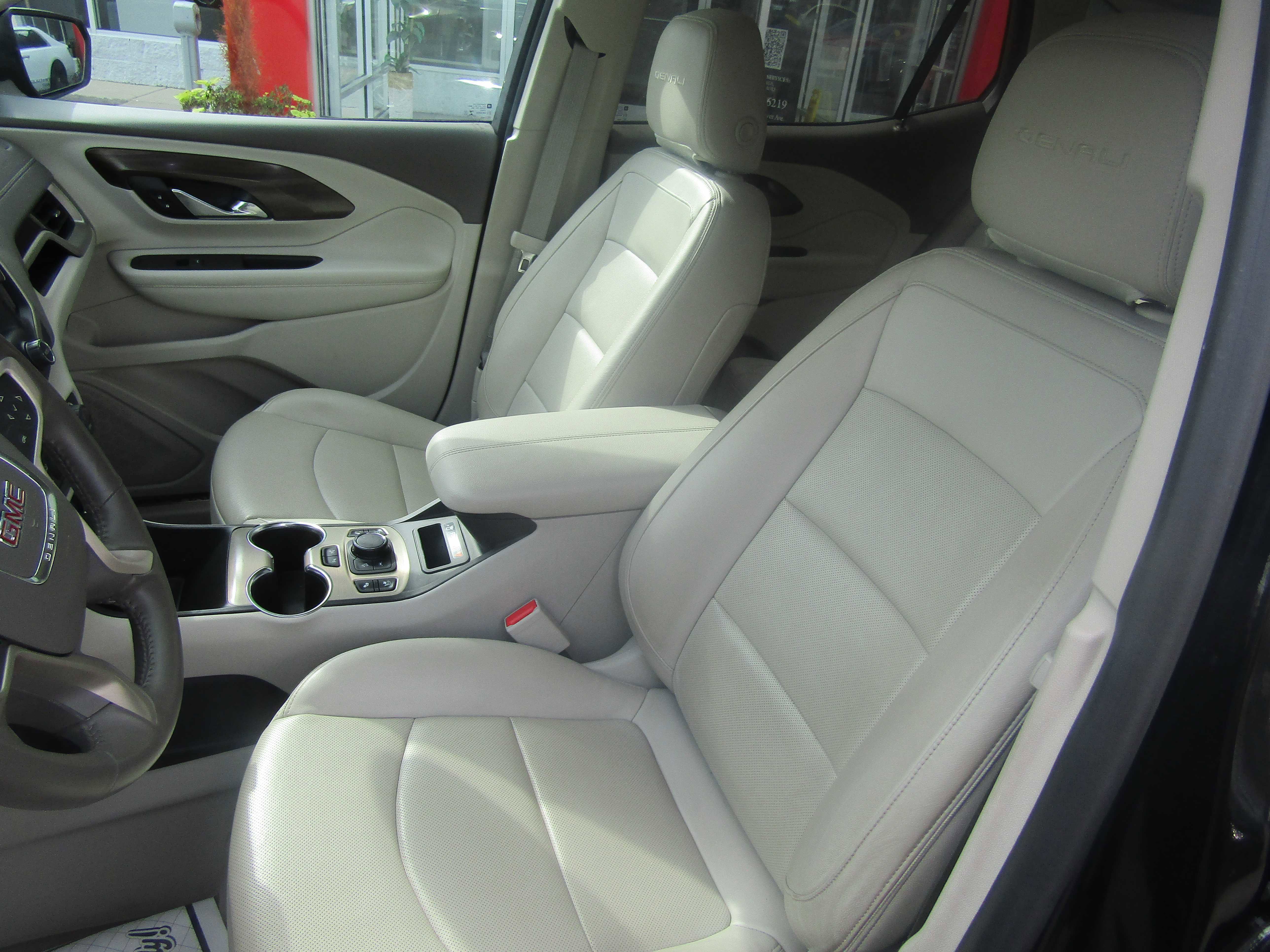 Used 2018 GMC Terrain Denali w/ Advanced Safety Package image 10