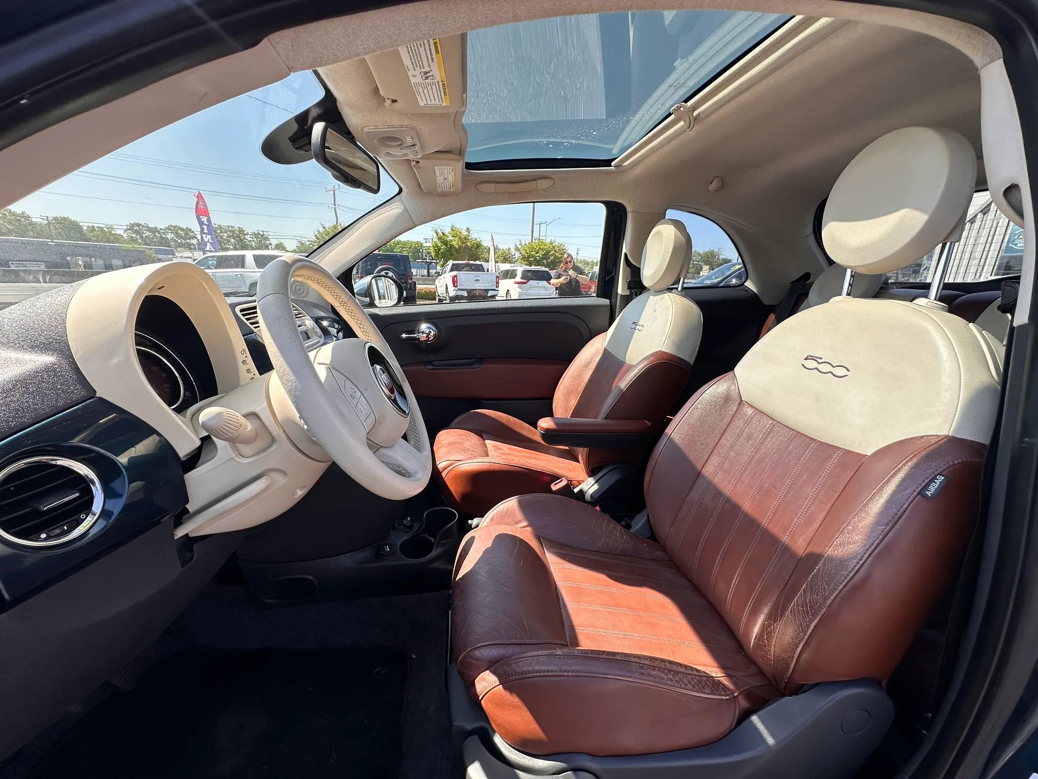 Used 2015 FIAT 500 Lounge w/ Luxury Leather Package FWD image 10