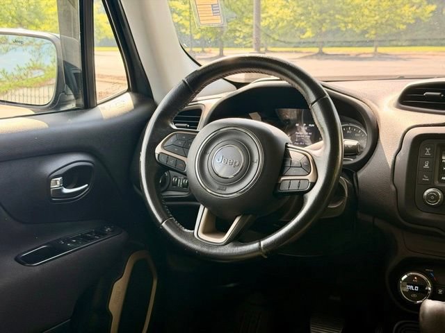 Used 2017 Jeep Renegade Latitude w/ Popular Equipment Group FWD image 20