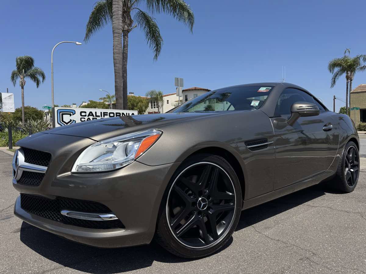 Used 2016 Mercedes-Benz SLK 300 w/ Premium 1 Package image 2