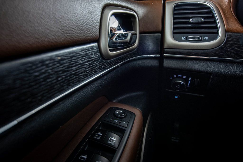 Used 2017 Jeep Grand Cherokee Summit w/ Trailer Tow Group IV image 26