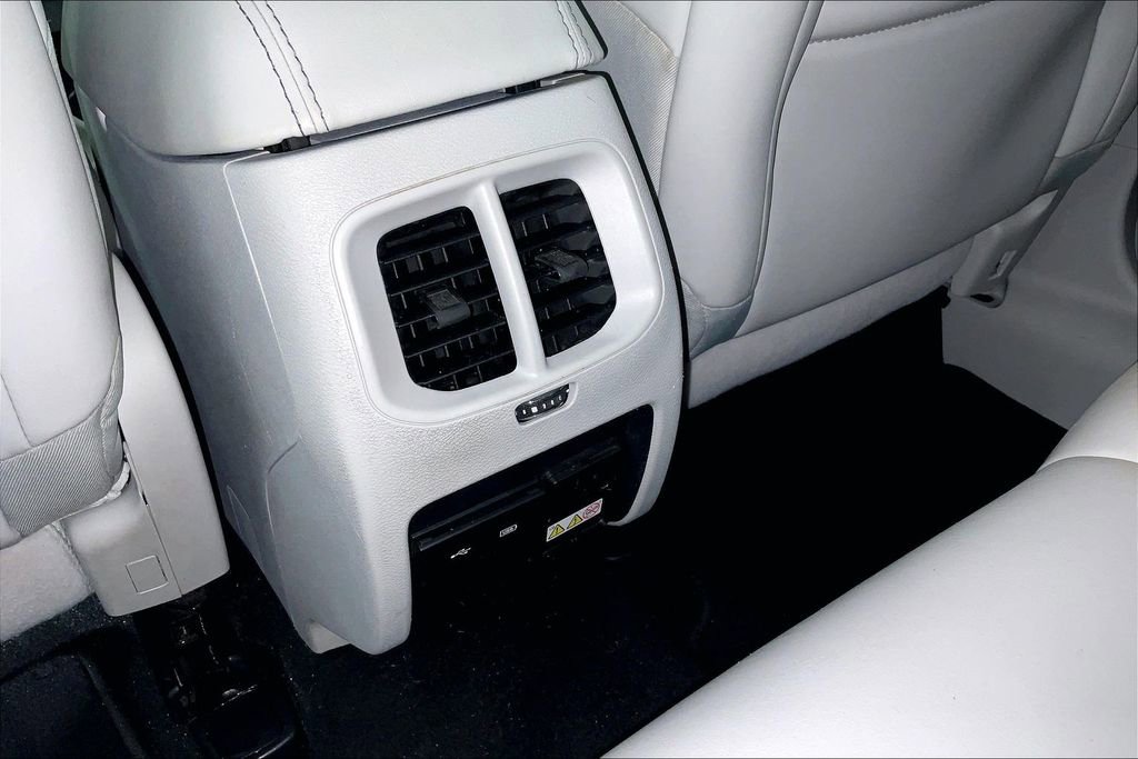 Used 2020 Jeep Cherokee Latitude Plus w/ Comfort/Convenience Group FWD image 30
