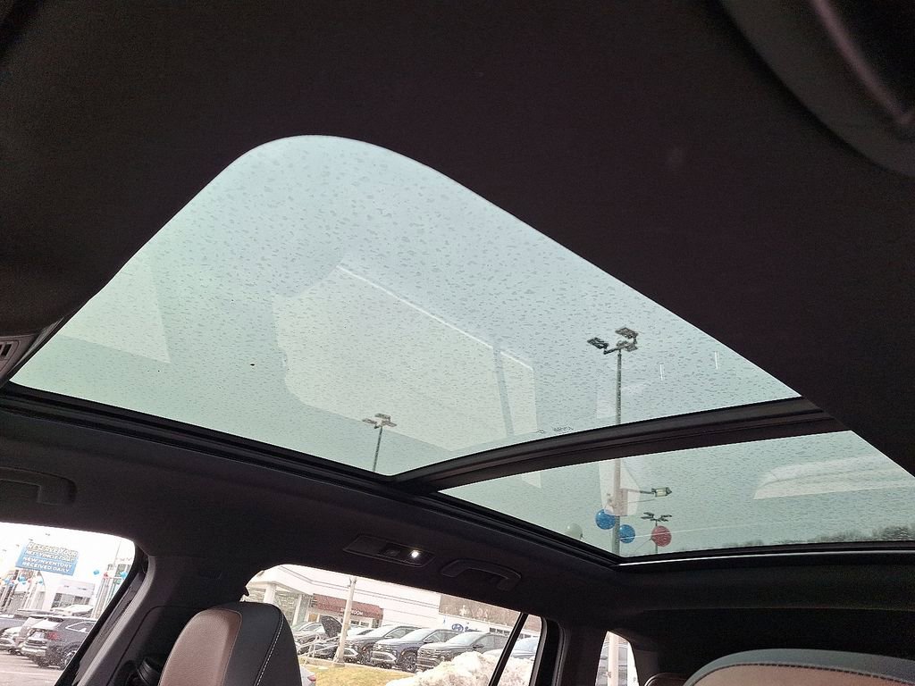 Used 2023 Volkswagen Tiguan SEL R-Line image 15