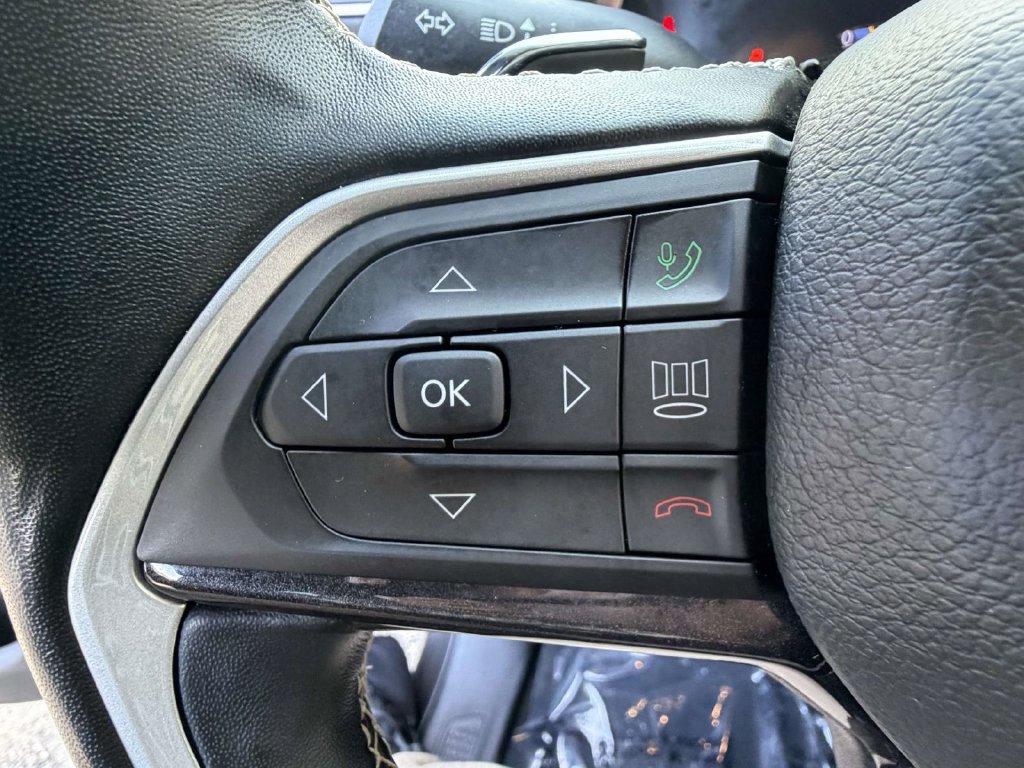Used 2022 Jeep Grand Cherokee Altitude AWD/4WD image 24