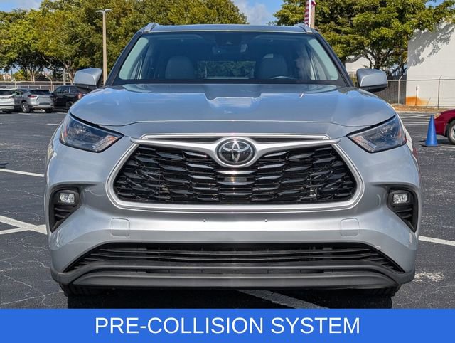 Used 2022 Toyota Highlander XLE image 2