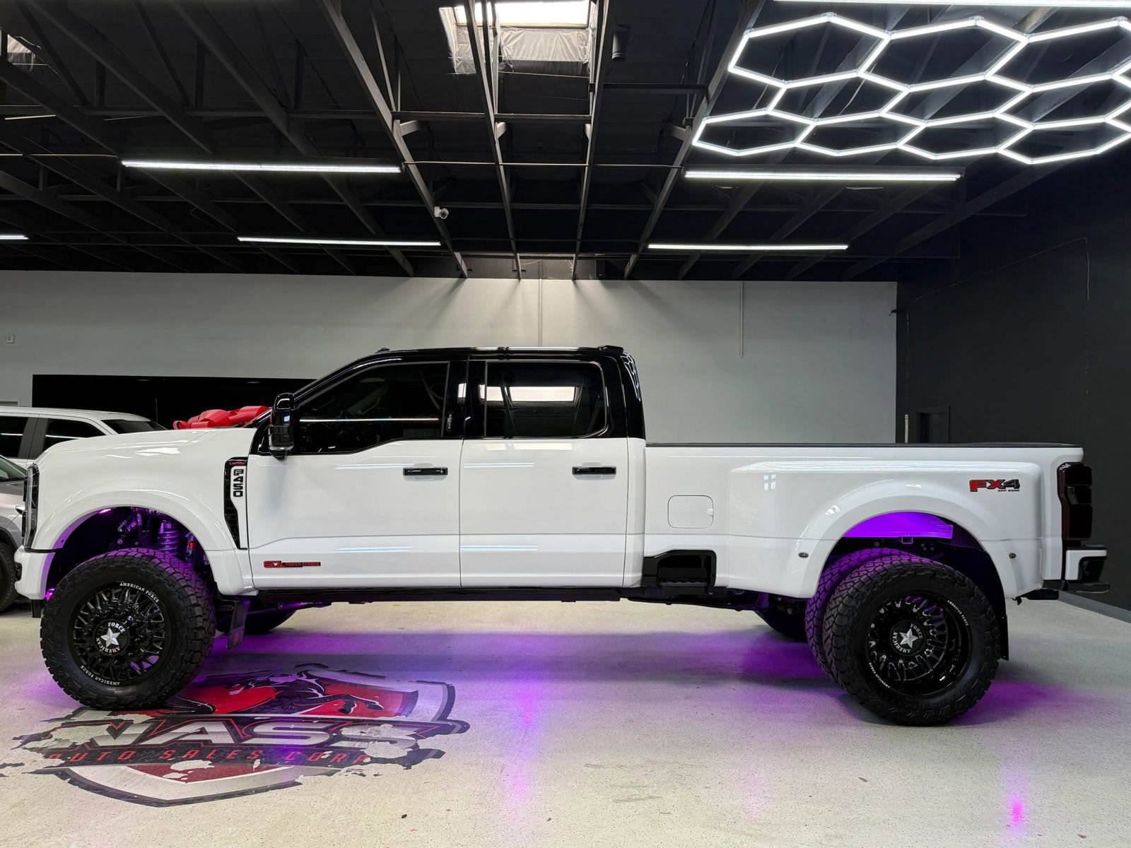 Used 2024 Ford F450 Limited w/ FX4 Off-Road Package image 49