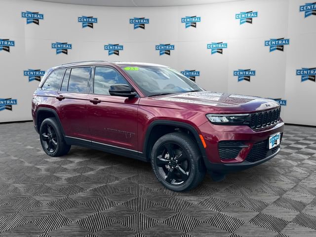 Used 2023 Jeep Grand Cherokee Altitude image 7