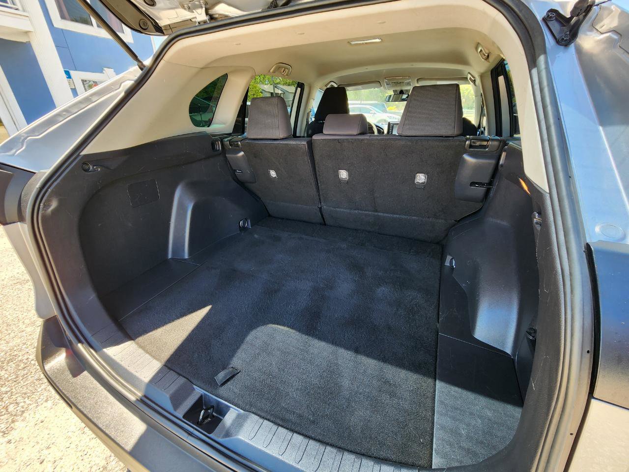 Used 2021 Toyota RAV4 LE FWD image 16