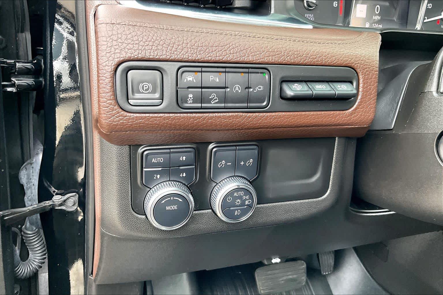 Used 2021 GMC Yukon XL Denali w/ Denali Premium Package AWD/4WD image 15
