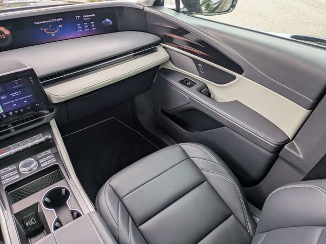 Used 2024 Lincoln Nautilus Premier AWD/4WD image 21