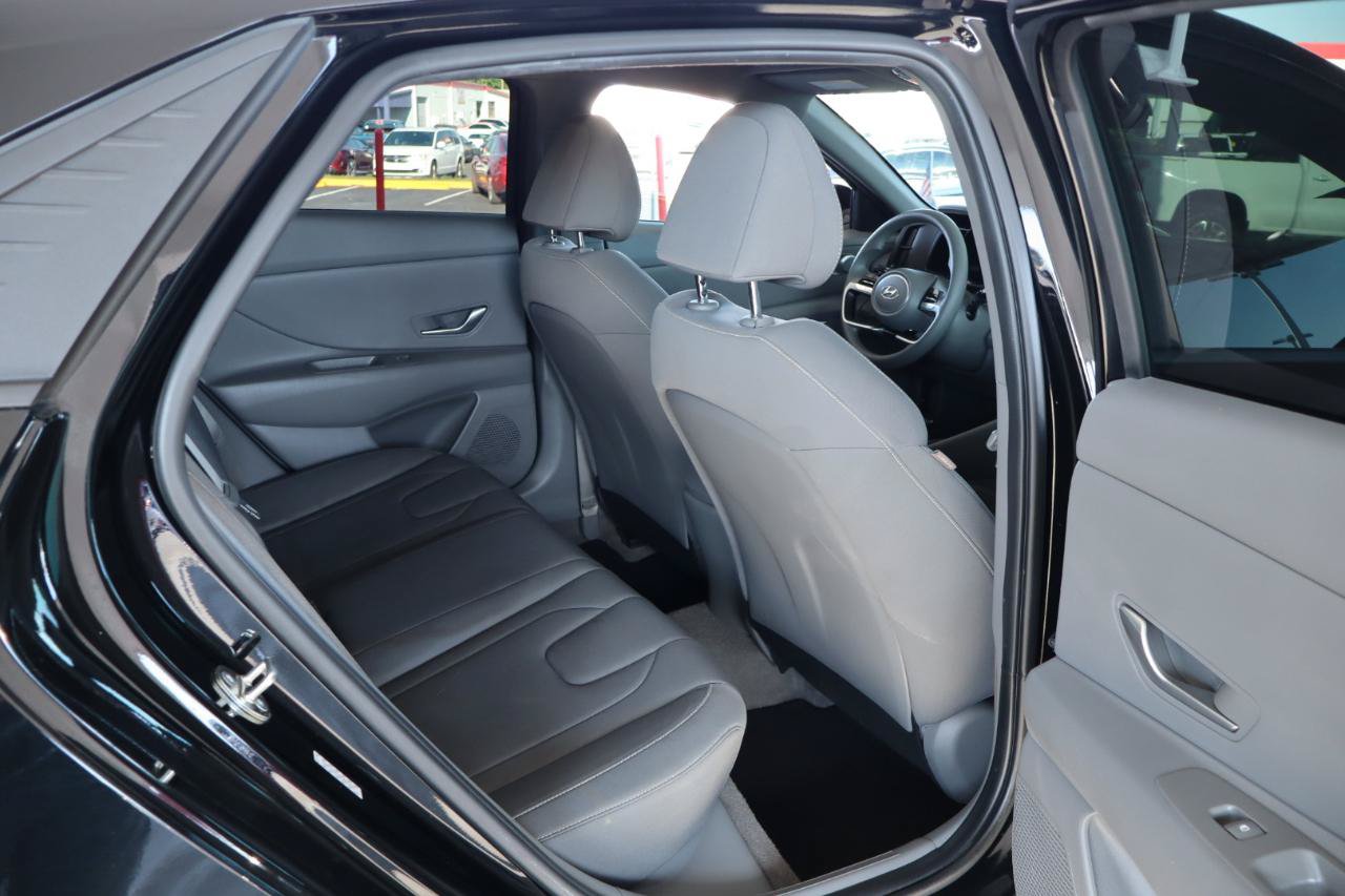 Used 2023 Hyundai Elantra SEL FWD image 32