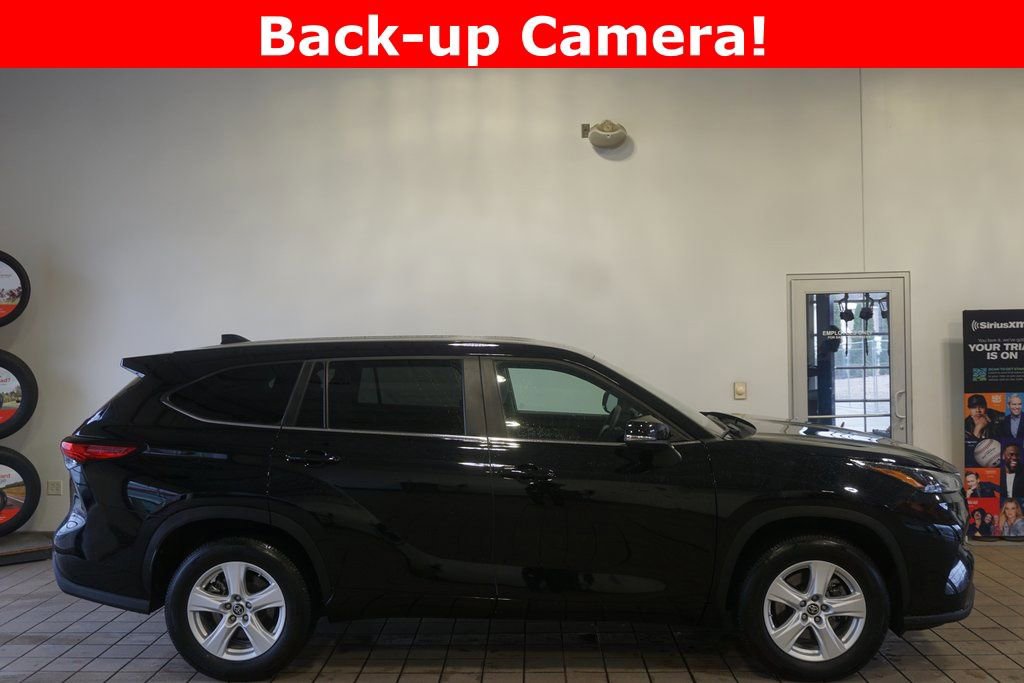 Used 2023 Toyota Highlander L image 2