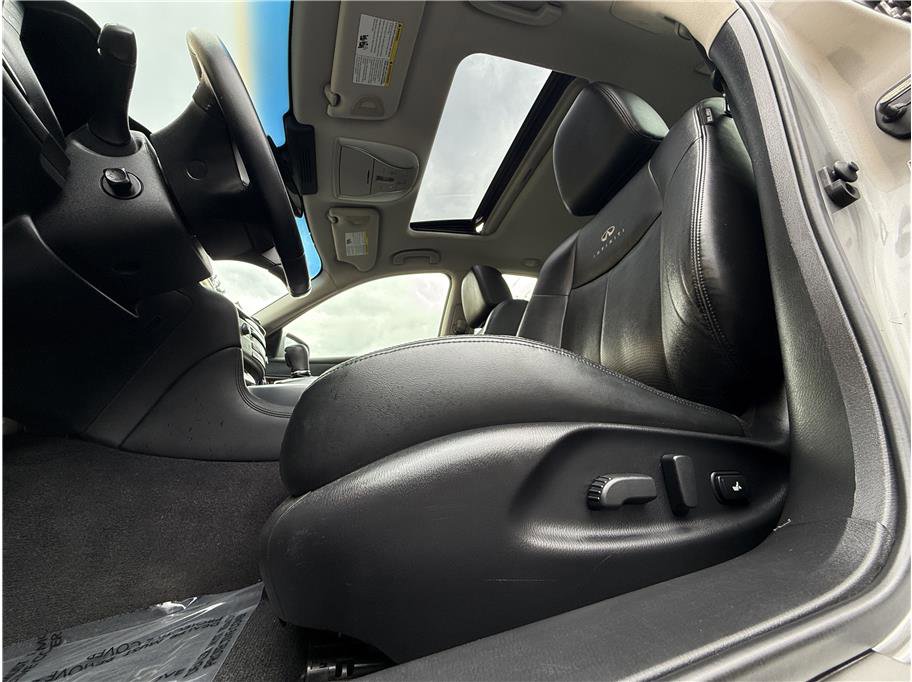 Used 2013 INFINITI M37 w/ Premium Pkg image 9