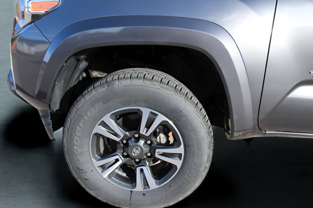 Used 2019 Toyota Tacoma TRD Sport image 32