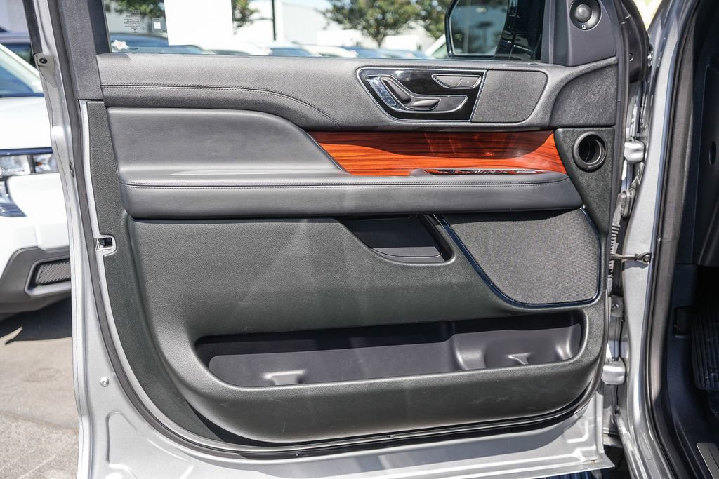 Used 2024 Lincoln Navigator Premiere AWD/4WD image 27