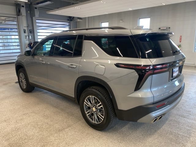 Used 2025 Chevrolet Traverse LT AWD/4WD image 9