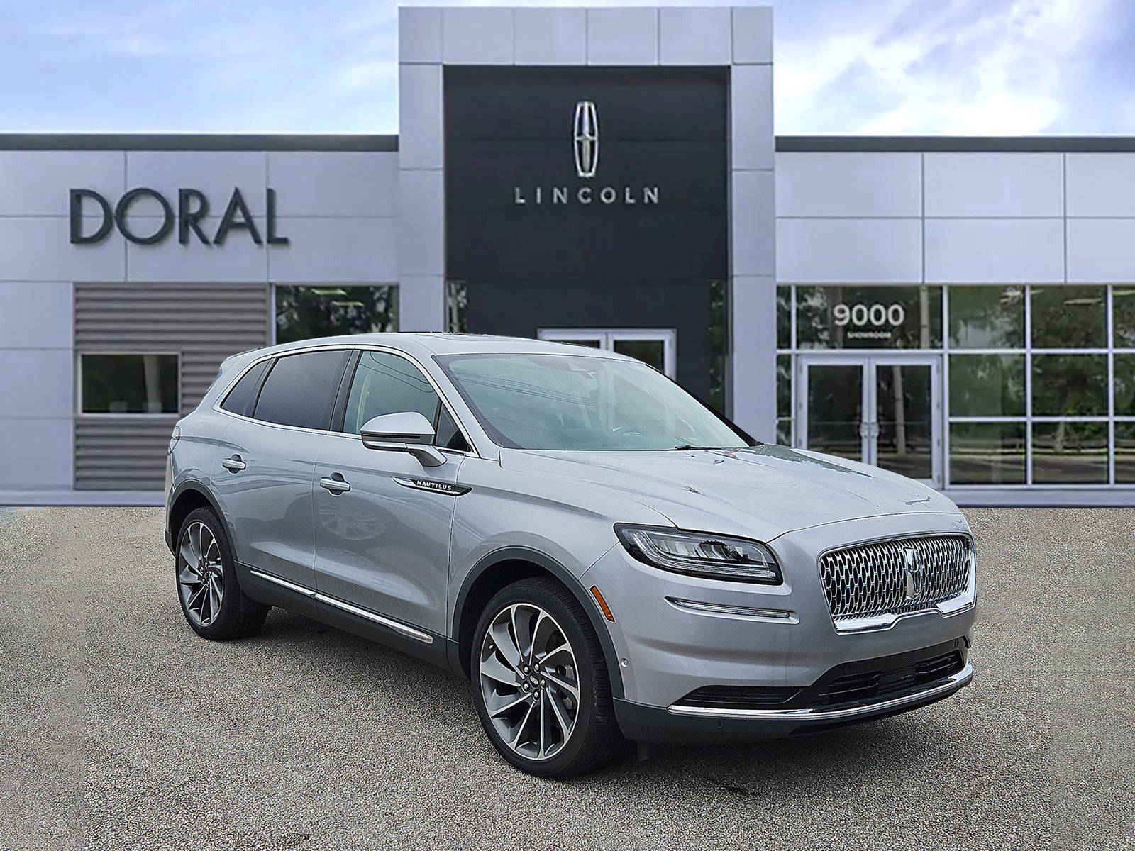 Used 2023 Lincoln Nautilus Reserve w/ Equipment Group 201A AWD/4WD image 1
