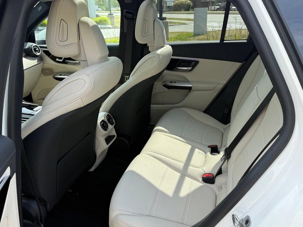 Used 2025 Mercedes-Benz GLC 350e 4MATIC image 21