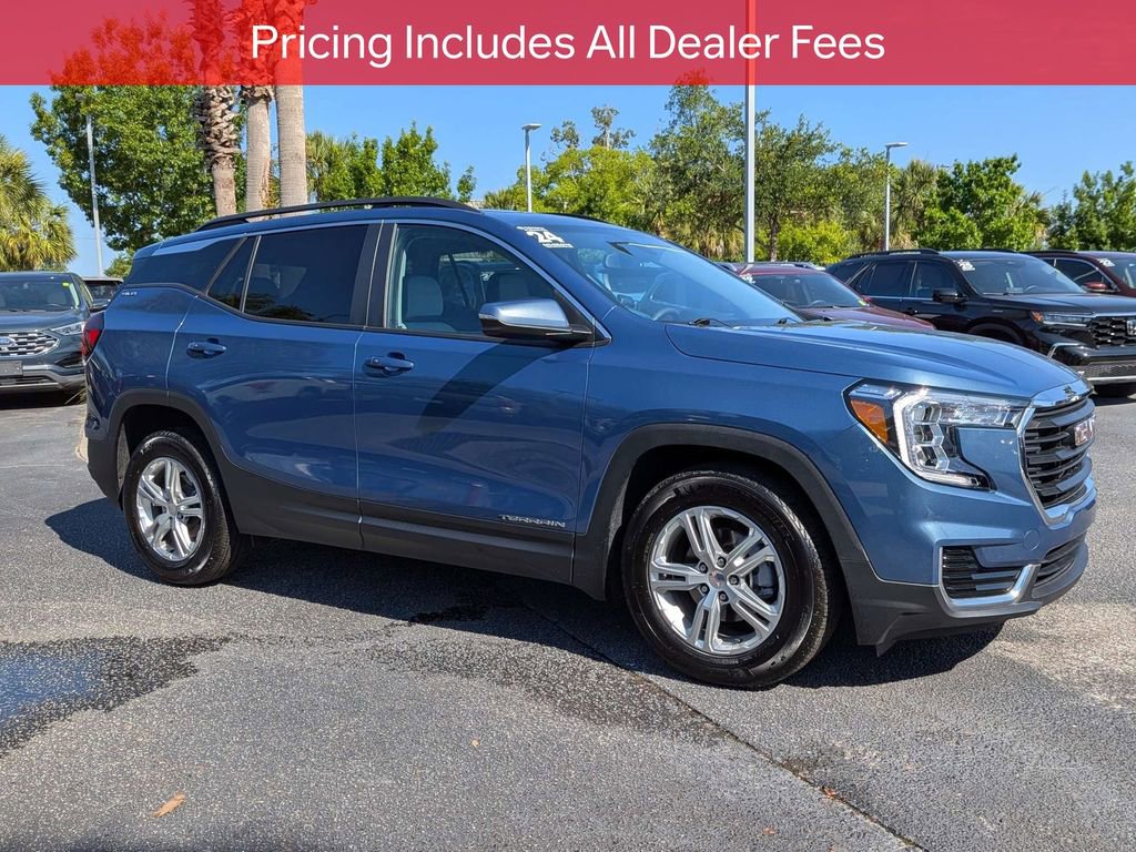 Used 2024 GMC Terrain SLE w/ Driver Convenience Package FWD image 2