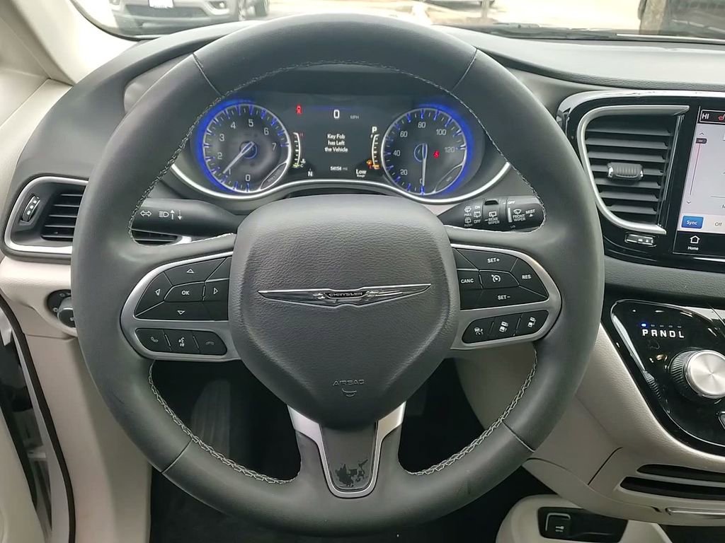 Used 2023 Chrysler Pacifica Touring-L image 24