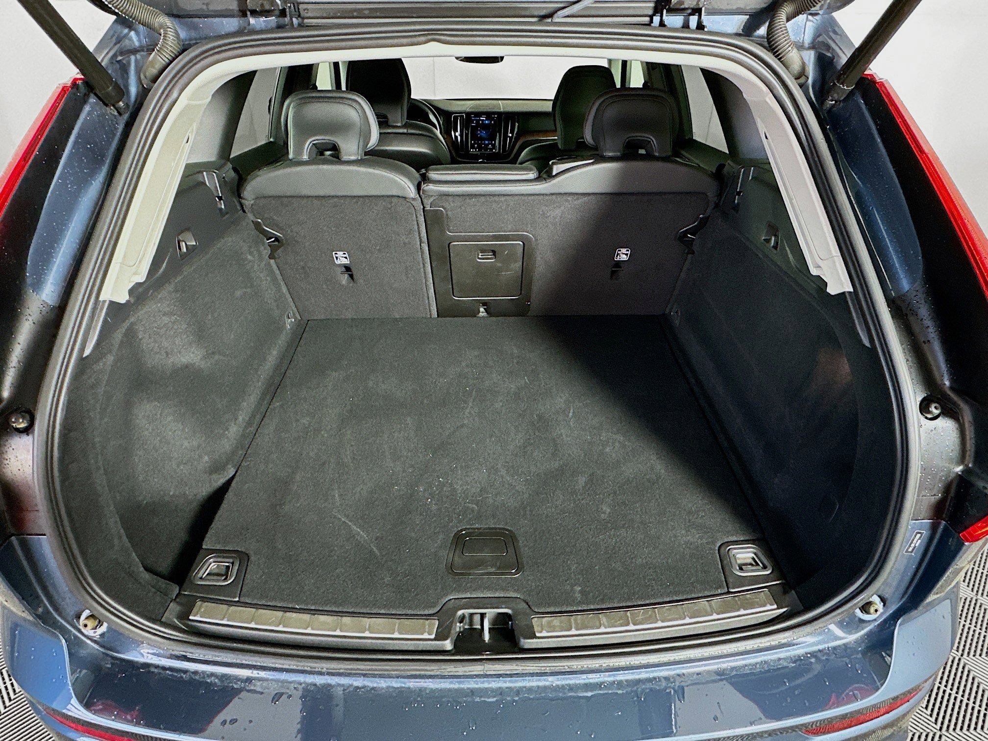 Used 2024 Volvo XC60 B5 Plus image 28