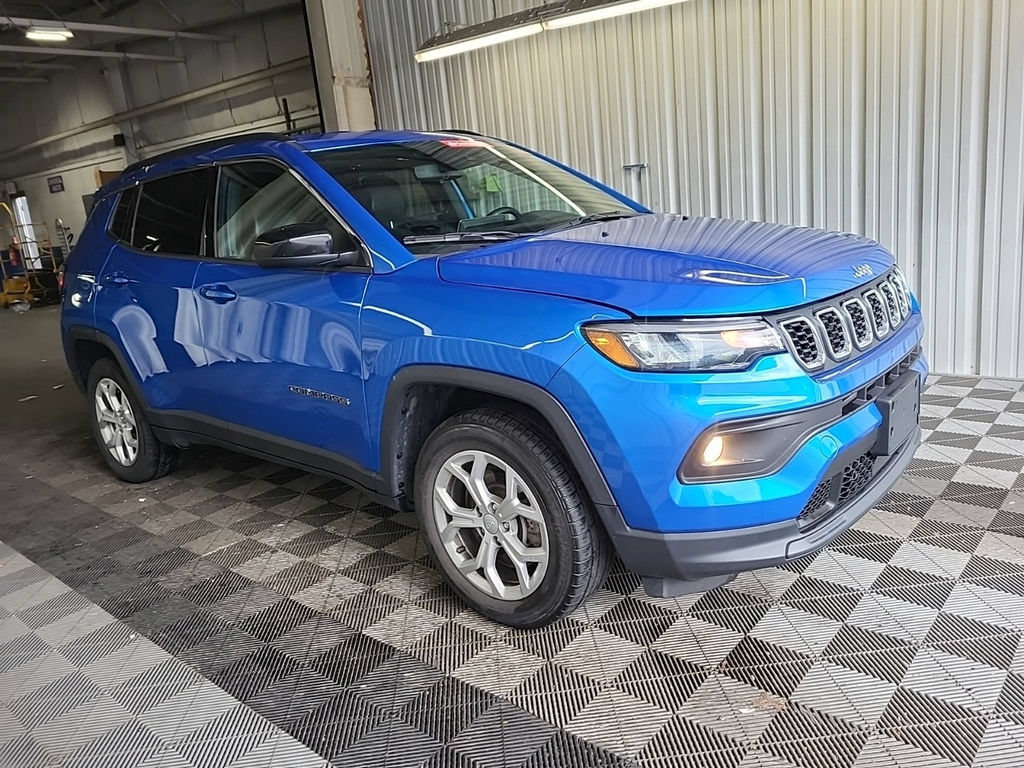 Used 2024 Jeep Compass Latitude w/ Altitude Special Edition AWD/4WD image 3