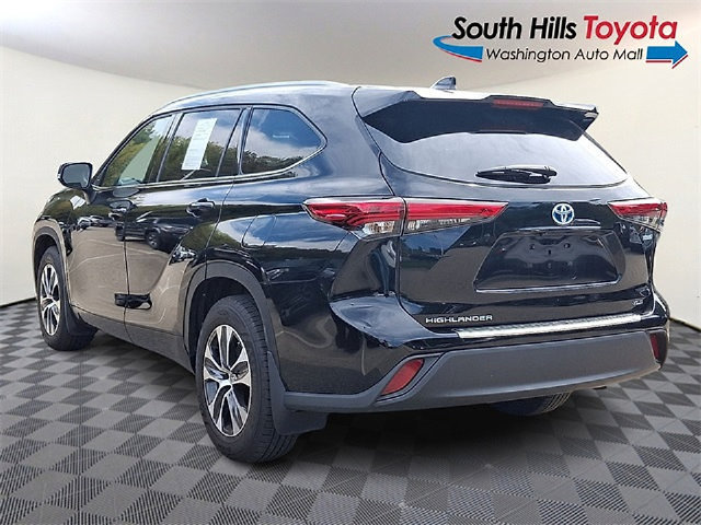 Used 2022 Toyota Highlander XLE AWD/4WD image 4