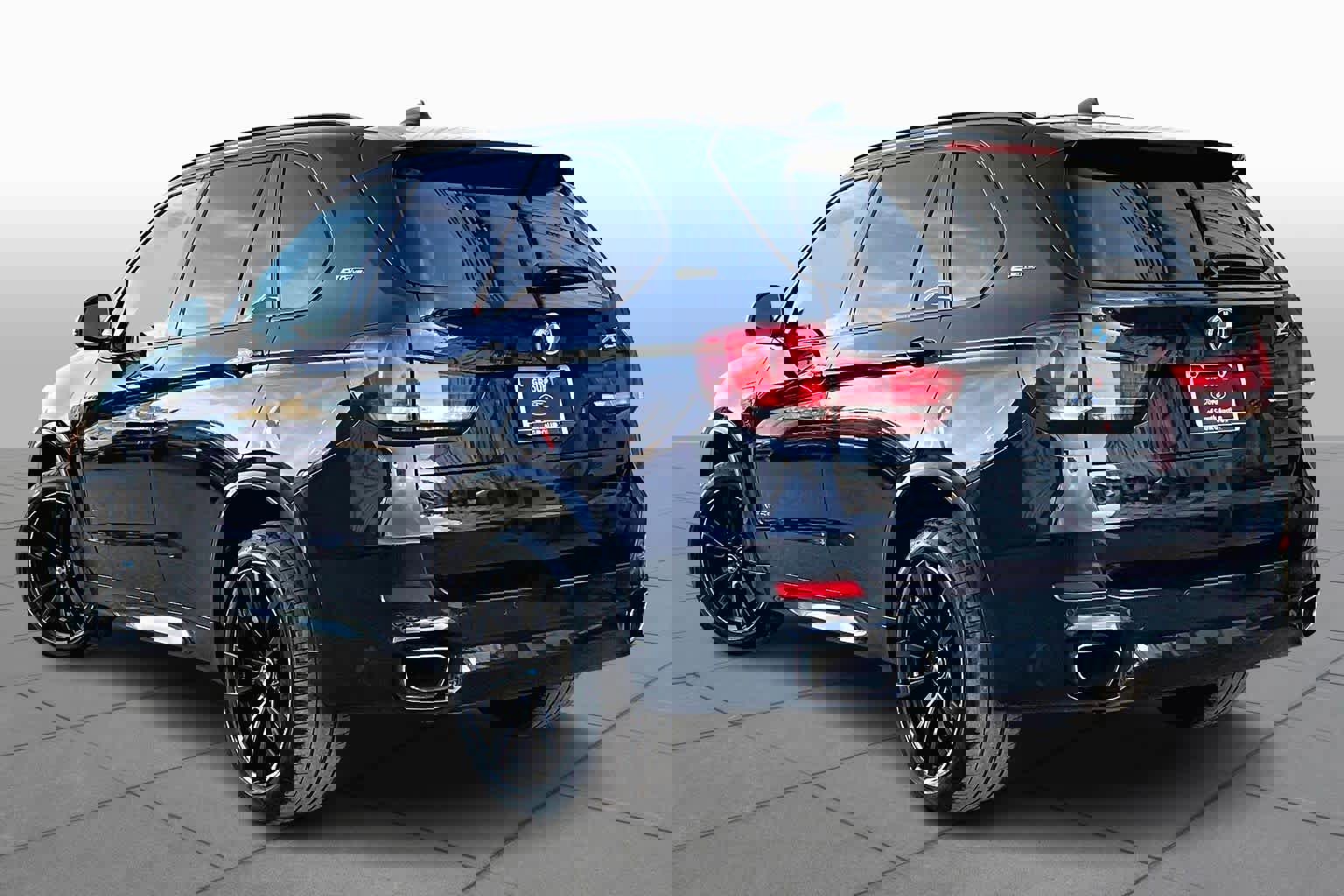 Used 2018 BMW X5 xDrive40e image 12