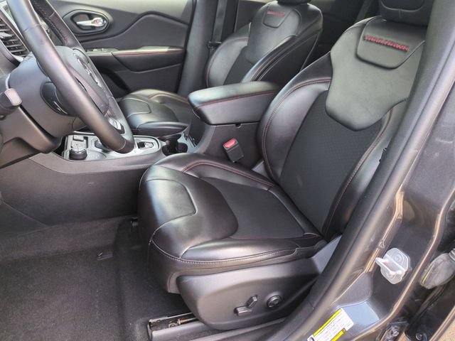 Used 2019 Jeep Cherokee Trailhawk w/ Cold Weather Group AWD/4WD image 12