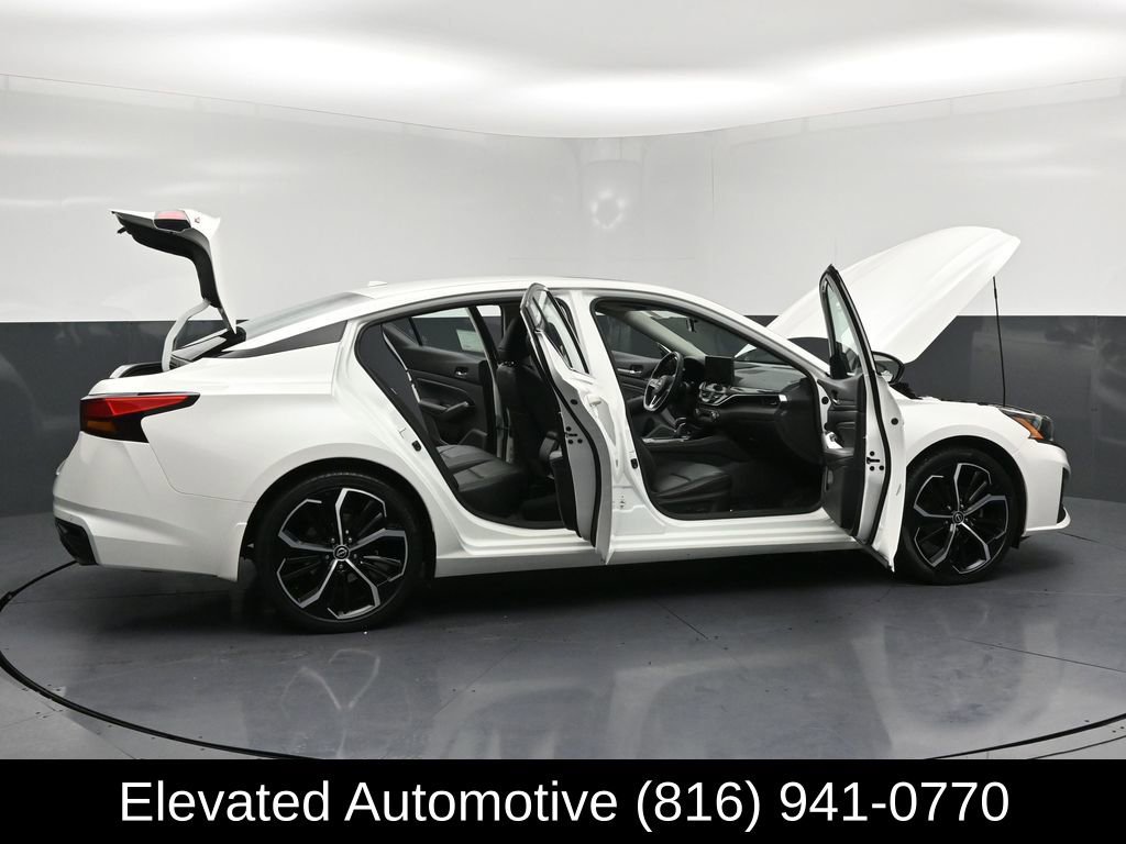 Used 2023 Nissan Altima 2.5 SR w/ SR Premium Package image 35