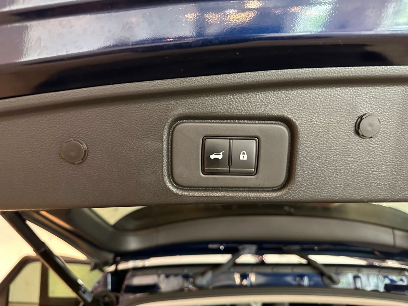 Used 2025 Nissan Pathfinder SV AWD/4WD image 23